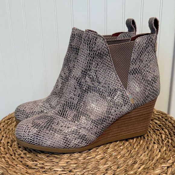 Tom’s Kelsie Stylish Snake Print Wedge Ankle Booties - 7 - Great Condition - Picture 1 of 9